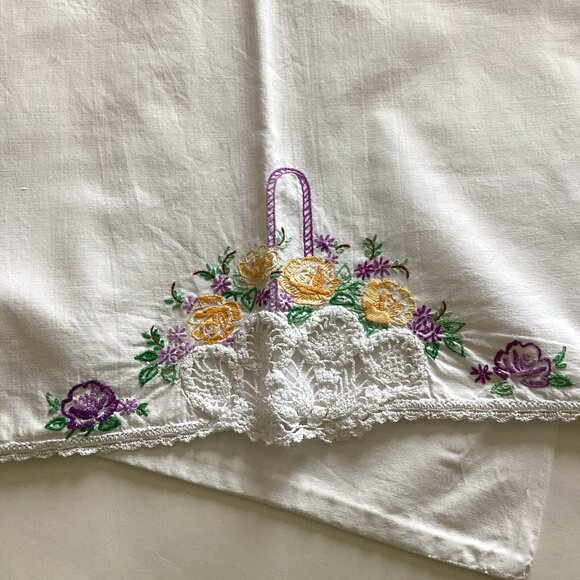 3 Vintage Large Embroidered Floral Cotton Pillowcases Bedding Bed Linens - Picture 5 of 10